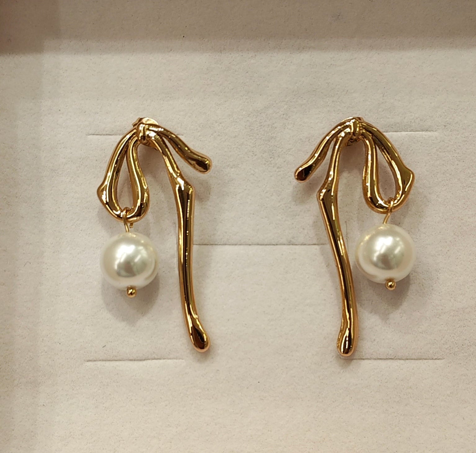 Knotty Pearl Earrings